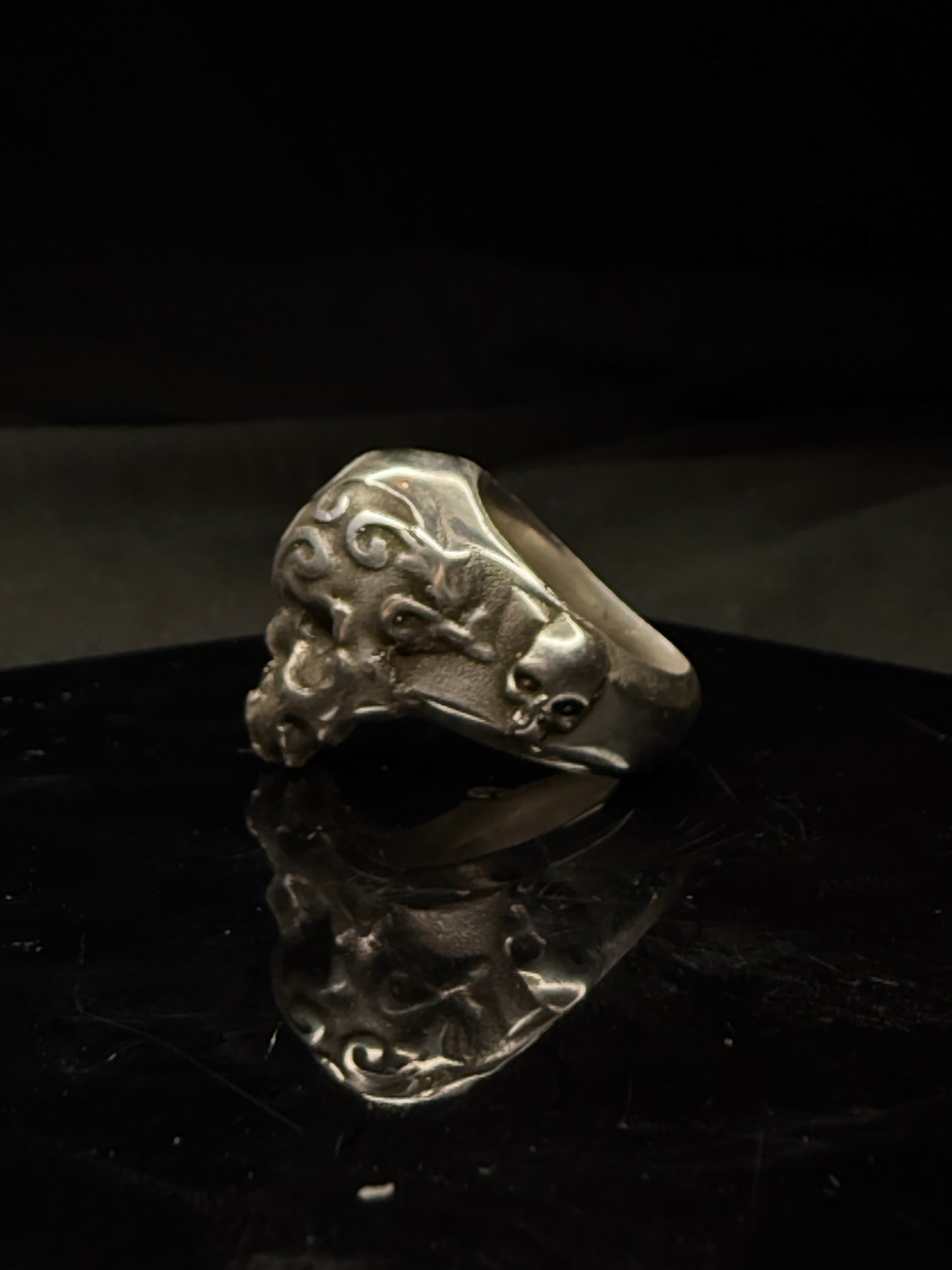 Sterling silver skull ring